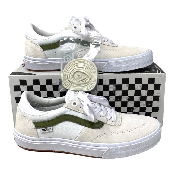 VANS Gilbert Crocket Shoes Women's Skate White Suede Low Sneakers VN0A5JIF133 - Picture 4 of 10